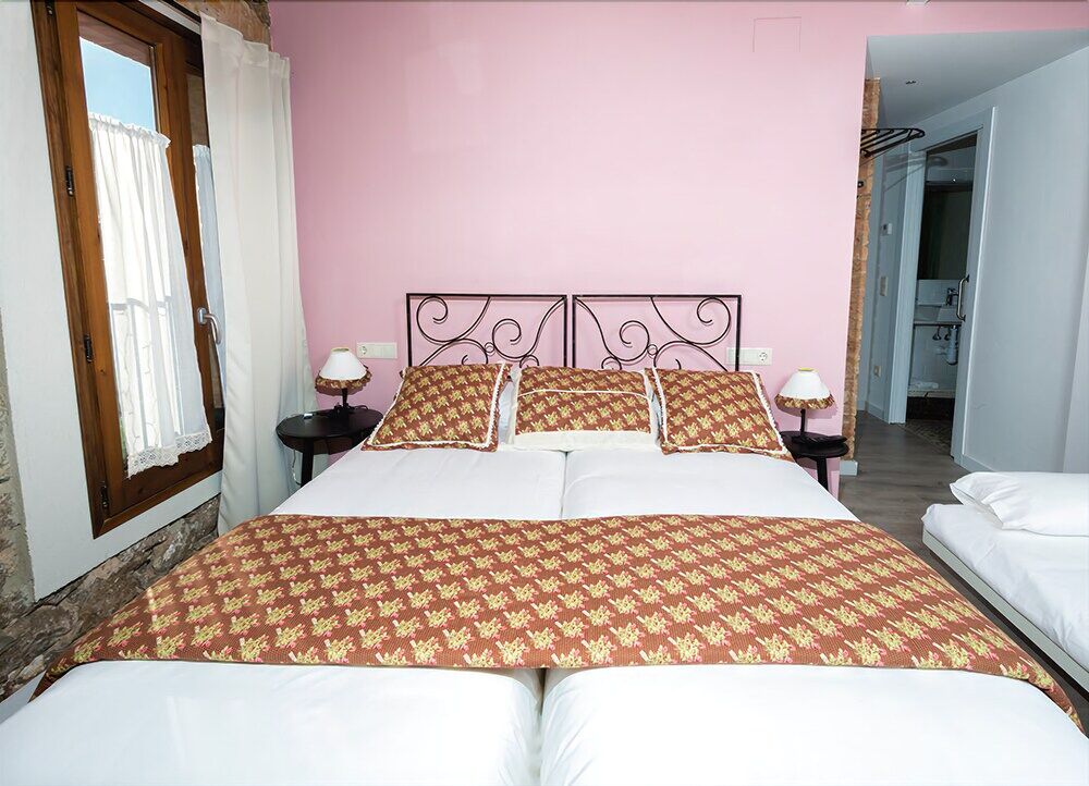 Emphasis Guest House Casserres Exterior photo